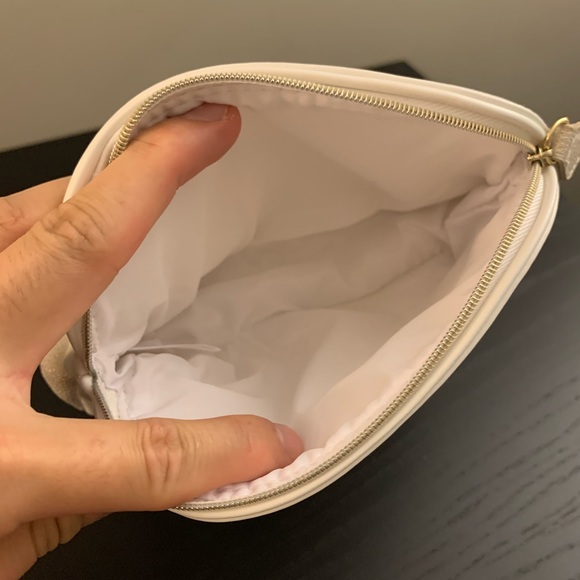 BRAND NEW white makeup bag - Picture 2 of 2